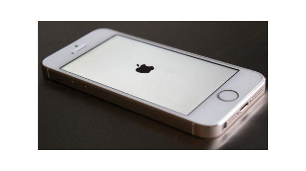 Apple-promete-arreglar-la-Pantalla-Blanca-error-en-iOS-7