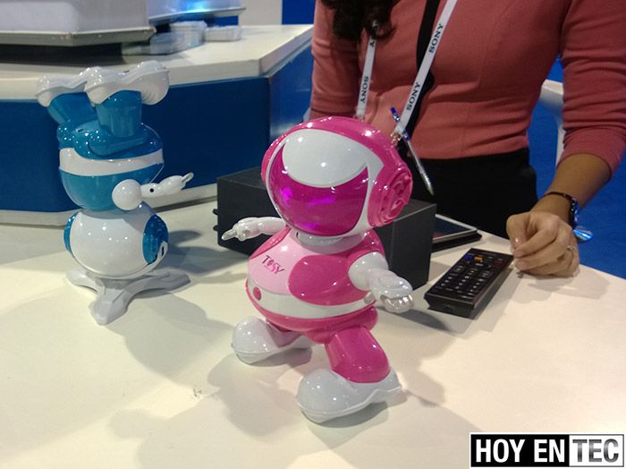 CES-2014-El-robot-bailador-para-los-ninos-DiscoRobo