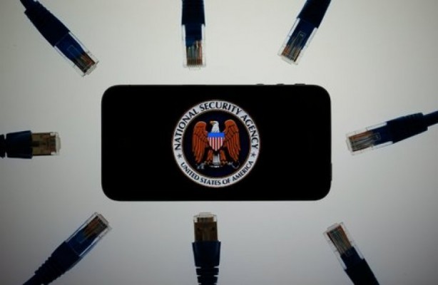 Si tienes un iPhone o iPad, debes saber que desde hace años la CIA quiere acceder a tu información. 