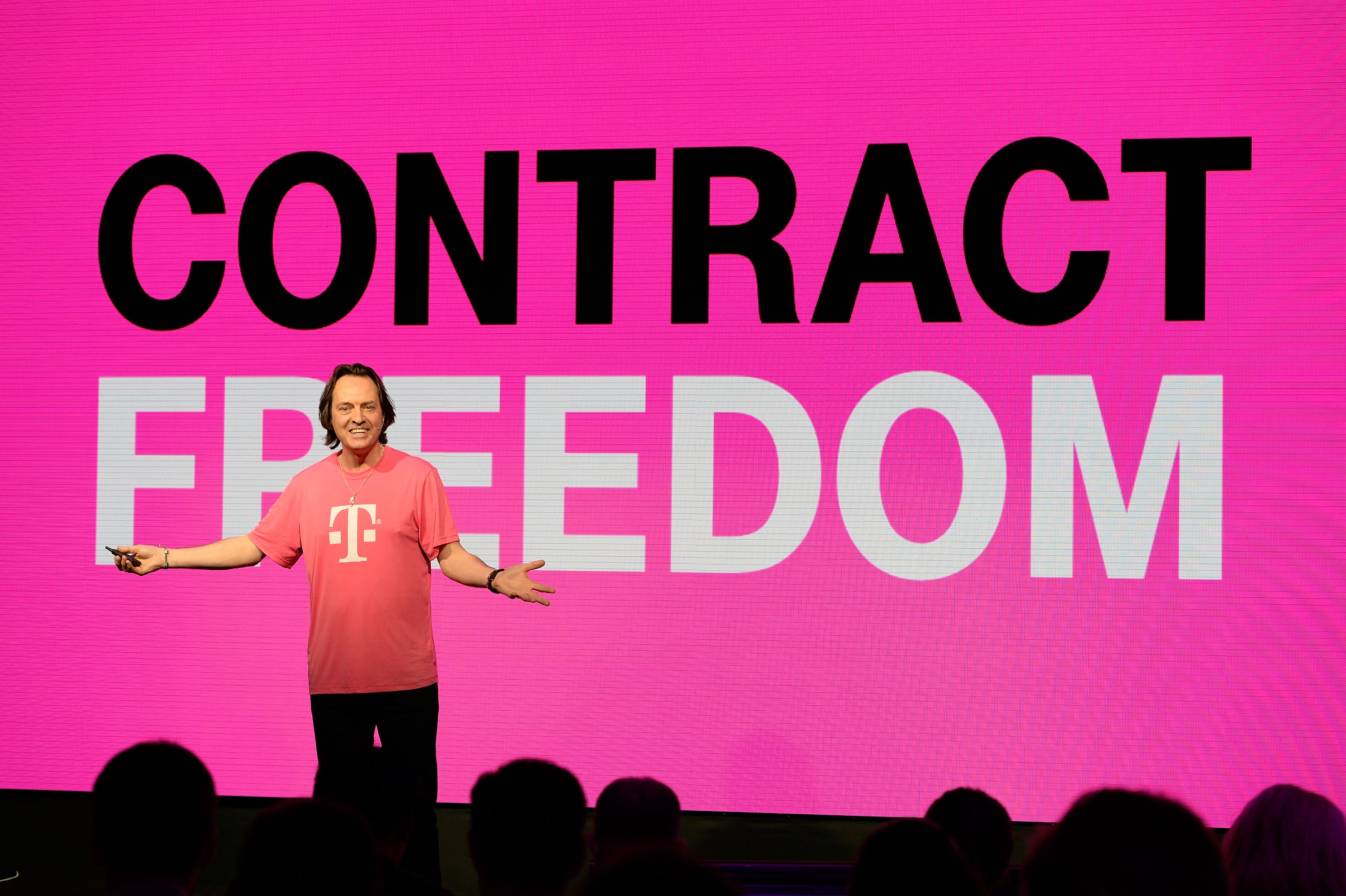 El Un-contract de T-Mobile va dirigido a las 29 millones de personas atrapadas en un plan telefónico móvil en Estados Unidos. 