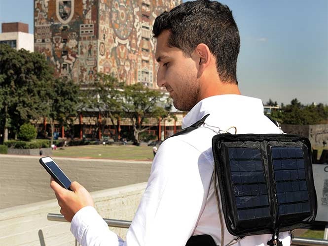 Estudiante de la UNAM crea un Cargador Solar Portátil para Smartphones-1